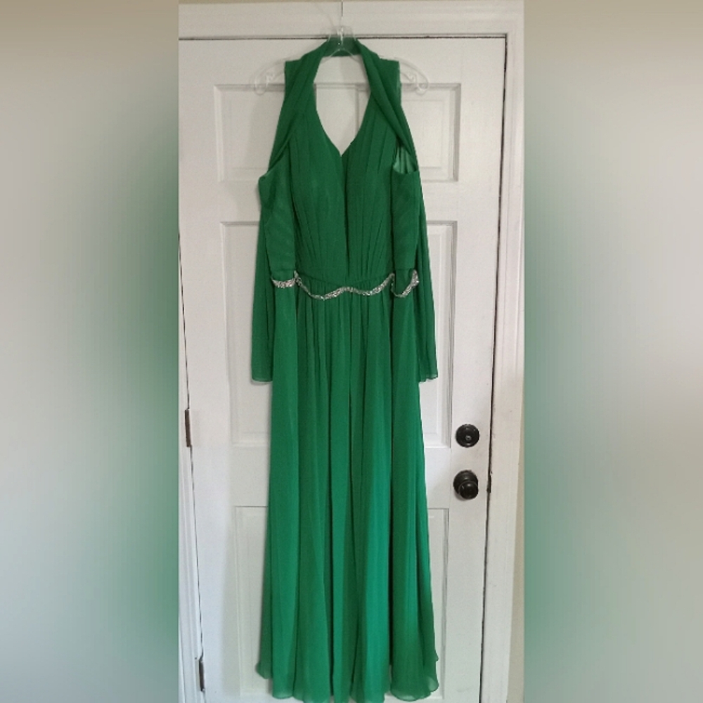Elegant Green Evening Gown Women's Sz 26 with scarf.